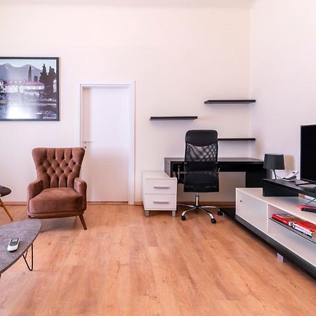 Jevrejska - Central Apartment With Free Parking Нови-Сад Экстерьер фото