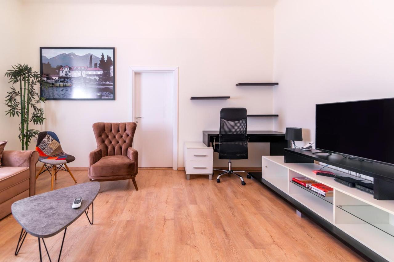 Jevrejska - Central Apartment With Free Parking Нови-Сад Экстерьер фото